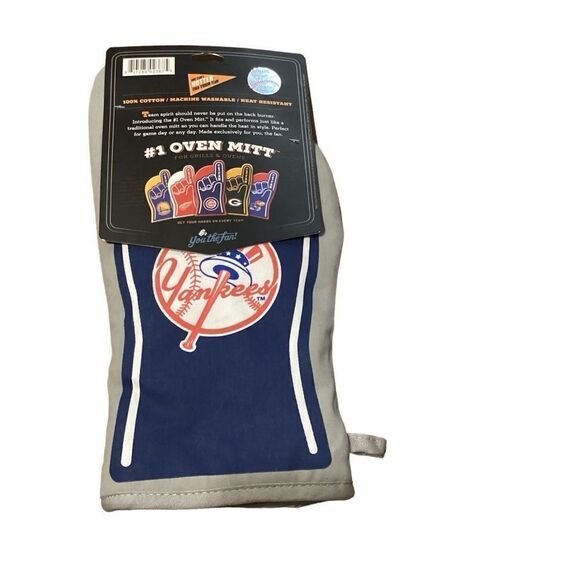 NWT NY YANKEES MLB #1 Oven Mitt. Officially licensed. Baseball Fan club - Picture 2 of 5